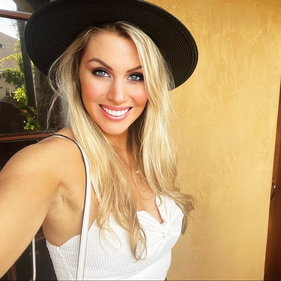 California Blondie 💁‍♀️ - Picture 4 of 4